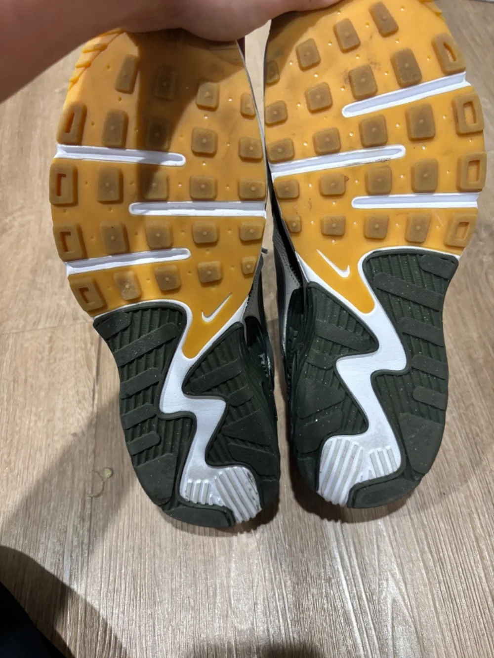 Men’s Nike shoes